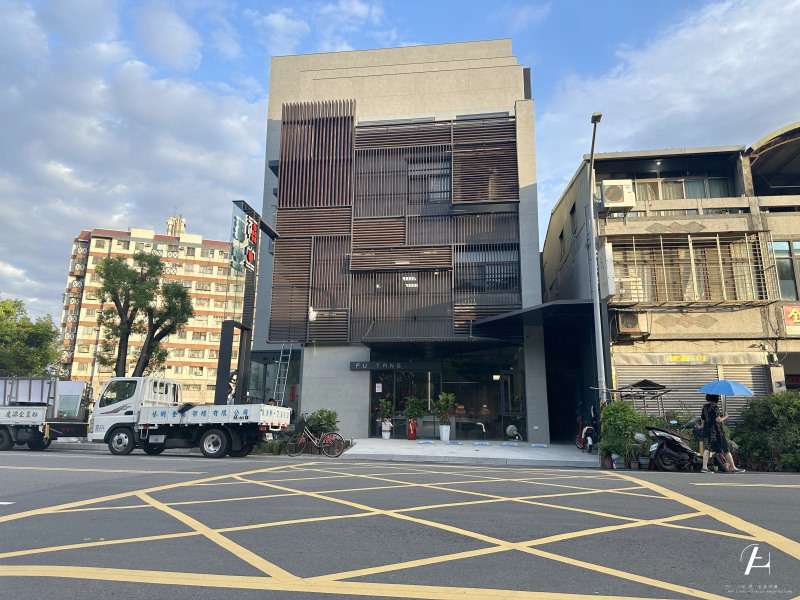【福堂餅行】鐵件設計，為建築增加多樣性點綴。